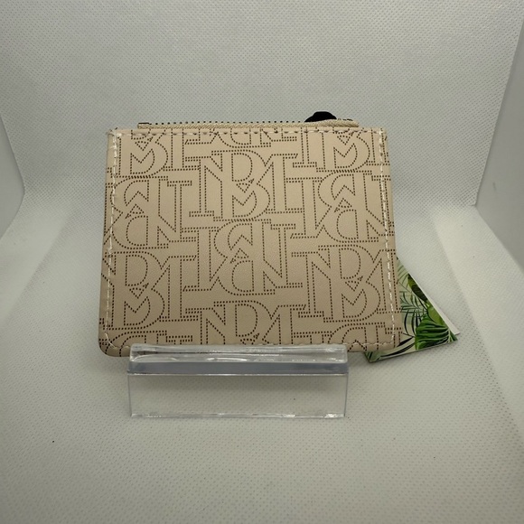 Badgley Mischka Cream Clutch with Embossed Design - Picture 2 of 3